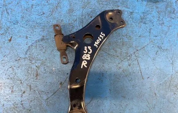 Toyota Camry Front lower control arm/wishbone 4806806150