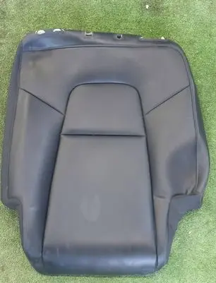 Tesla Model Y Second row seats 165604101F