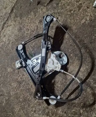 Mercedes-Benz CLC CL203 Front door window regulator with motor 2037203846