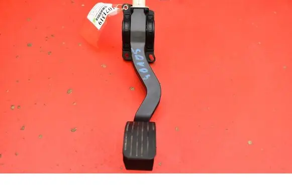 Peugeot 307 CC Accelerator throttle pedal 9646702180