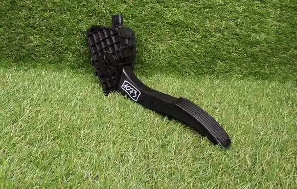 Ford Fusion II Accelerator throttle pedal DG9C9F836AB