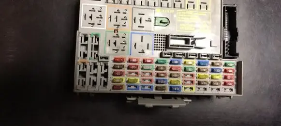 Opel Zafira A Fuse box set 24412497