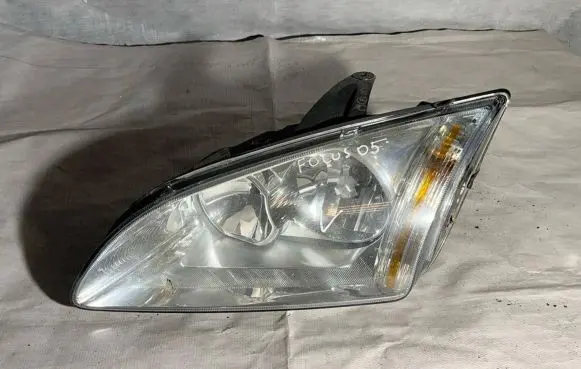 Ford Focus Headlight/headlamp 4M5113W030AC 4M5113W
