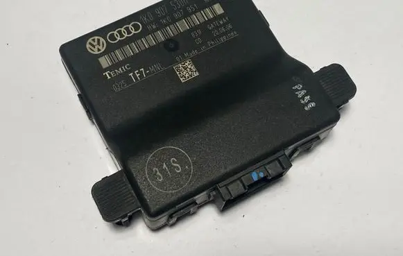 Volkswagen Golf V Gateway control module 1K0907530H 1K0907951