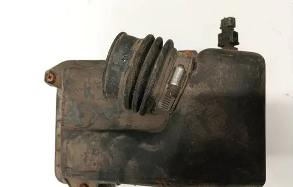 Hyundai Accent Air filter box 281111