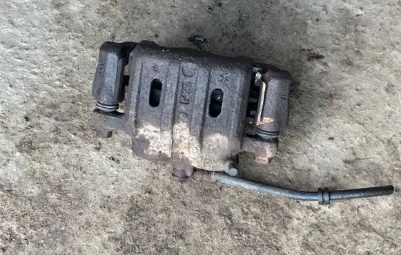 Mitsubishi Outlander Front brake caliper