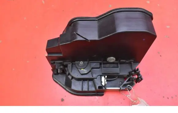 BMW X3 E83 Rear door lock 7167076