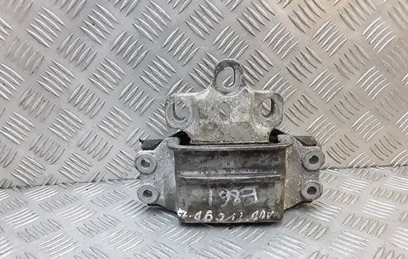 Audi TT TTS Mk2 Engine mount bracket 8j0199555