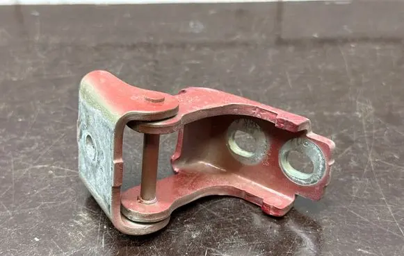 Renault Clio IV Front door lower hinge 804200063RK