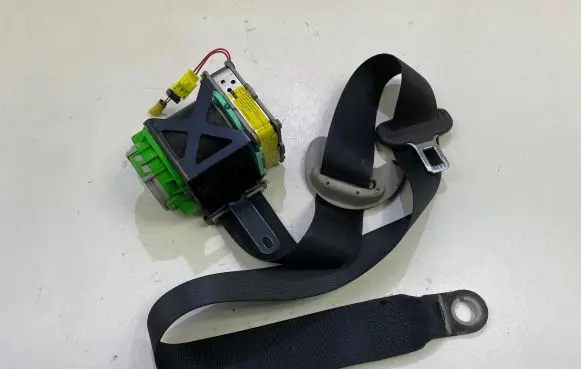 Toyota Corolla E140 E150 Front seatbelt 132580922 306060099225A6