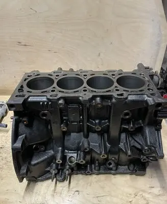 Renault Trafic II (X83) Engine block M9R786