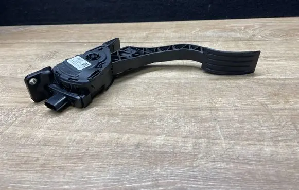 Ford Kuga II Accelerator throttle pedal F1DC9F836AA