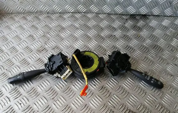 Toyota Yaris Wiper turn signal indicator stalk/switch 8430677A119 173648 173647