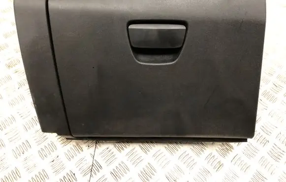 Peugeot 208 Glove box