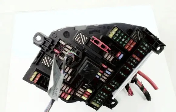 BMW 5 F10 F11 Fuse module 9210857 921085702