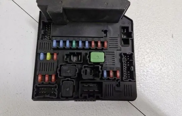 Nissan Qashqai Fuse box set 284B7JD02E