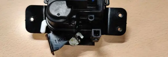 Jeep Compass Tailgate/trunk/boot lock/catch/latch 176A0