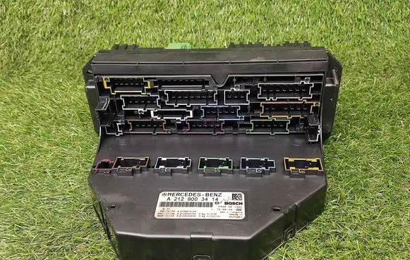 Mercedes-Benz C W204 Power management control unit A2129003414 A2129015104 A2129020706