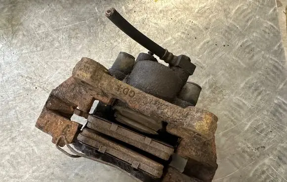 Jeep Grand Cherokee (WJ) Rear brake caliper