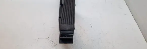 Mercedes-Benz E W211 Accelerator throttle pedal A2113000504