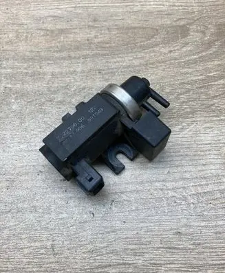 BMW 5 E39 Turbo solenoid valve 2247906