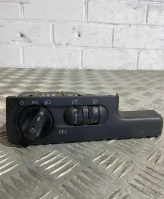 Volkswagen Golf III Light switch 3A1941531E
