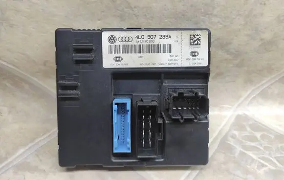 Audi Q7 4L Comfort/convenience module 4L0907289A 5DK00876282 4L0910289D
