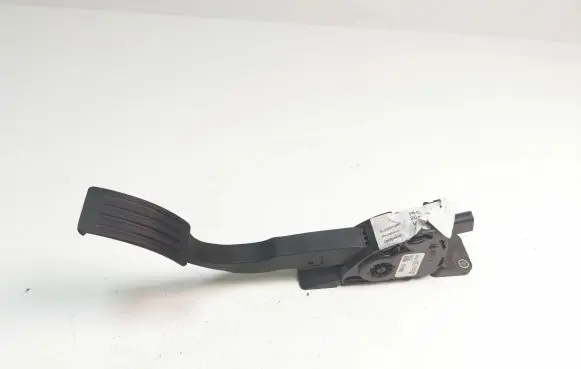 Ford Focus Accelerator throttle pedal 8V619F836BB