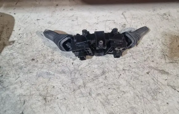 Wiper turn signal indicator stalk/switch