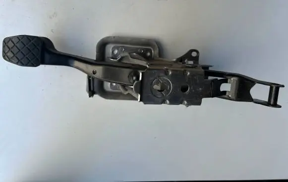 Volkswagen PASSAT B6 Brake pedal 1K1721057N