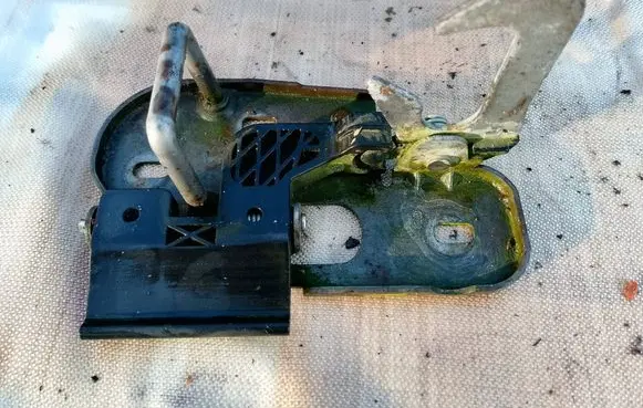 Volkswagen PASSAT B6 Engine bonnet/hood lock/latch loop/hook 3C0823480