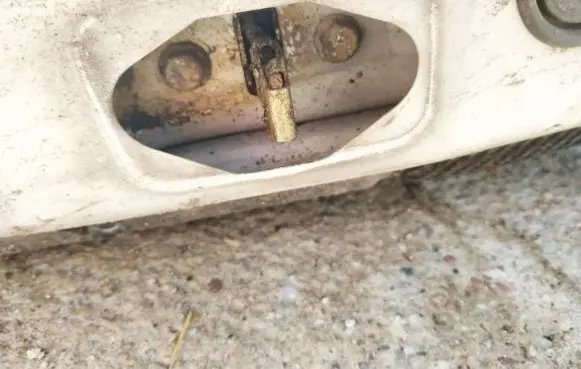 Volkswagen PASSAT B3 Rear door check strap stopper