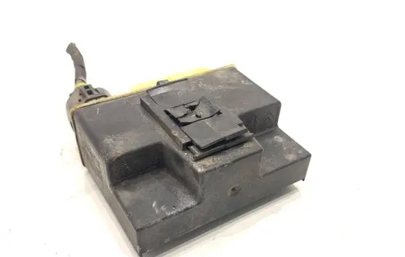 Peugeot 308 SW Fan control module 9662570880