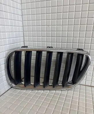 BMW X3 E83 Front bumper upper radiator grill 3420087 5113420087