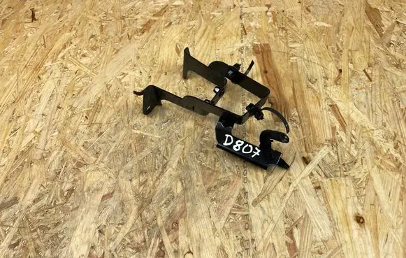 Volvo XC40 Fender mounting bracket 32208567