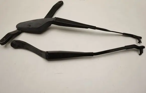 Mercedes-Benz C W204 Front wiper blade arm A2048201544