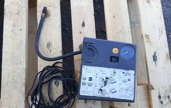Volkswagen Caddy Tire air pump compressor 