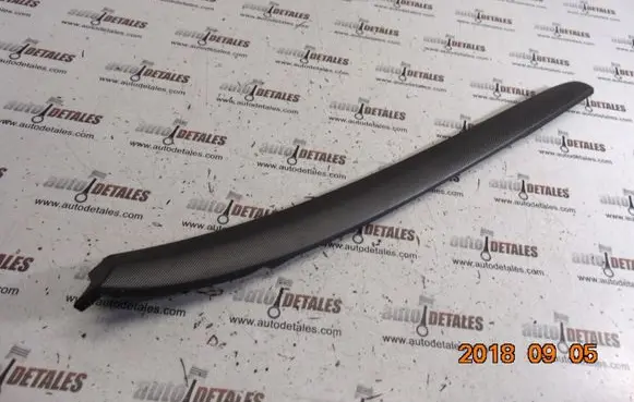 Toyota Avensis T250 Front door trim bar 