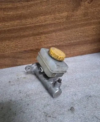 Subaru Legacy Master brake cylinder