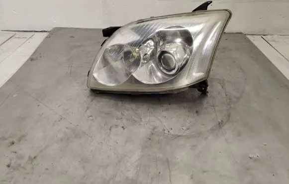 Toyota Avensis T250 Headlight/headlamp