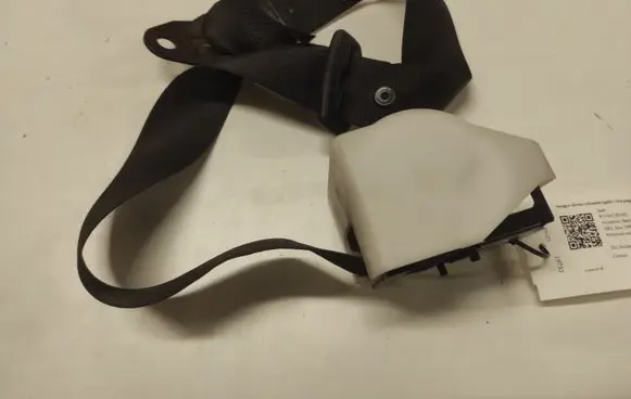Middle seatbelt (rear)