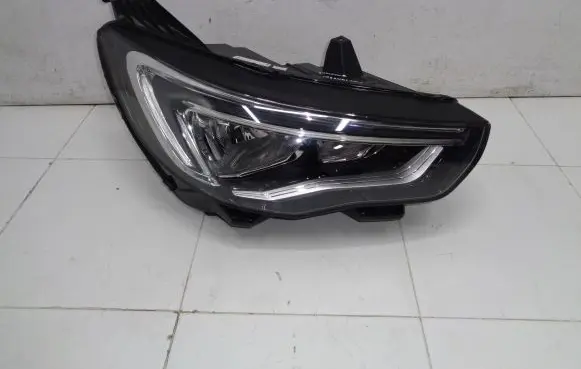Opel Grandland X Headlight/headlamp yp00015580