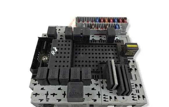 Volvo XC90 Fuse module 30679527 08696098