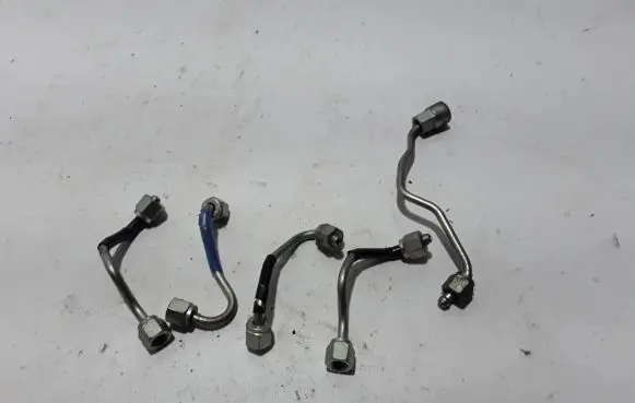 Fuel injector supply line/pipe
