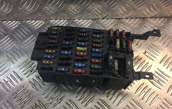Mercedes-Benz C W202 Fuse box set 2085450040 A2085450040