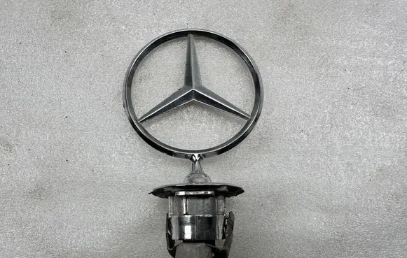 Mercedes-Benz GL X166 Manufacturer badge logo/emblem A1666