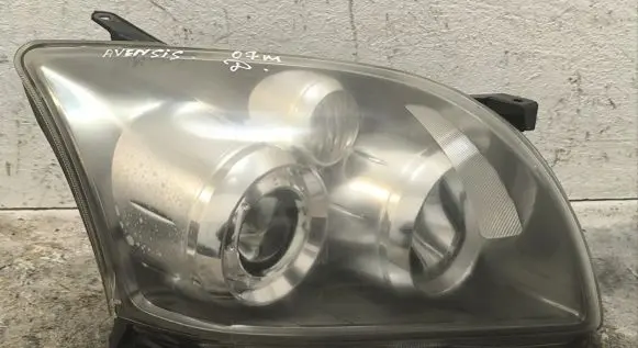 Toyota Avensis T250 Headlight/headlamp