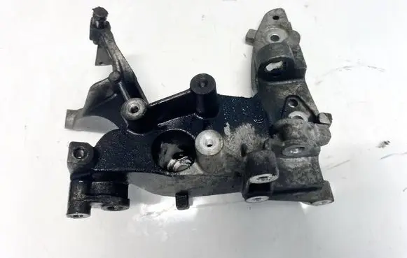 Citroen Berlingo Engine mounting bracket 9684613880