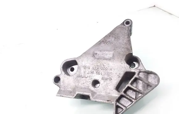 Skoda Octavia Mk2 (1Z) Engine mounting bracket 03G199207A