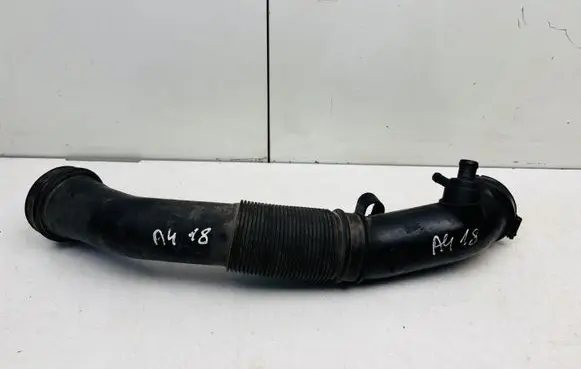 Audi A4 S4 B5 8D Air intake hose/pipe 058129627E 058133357A